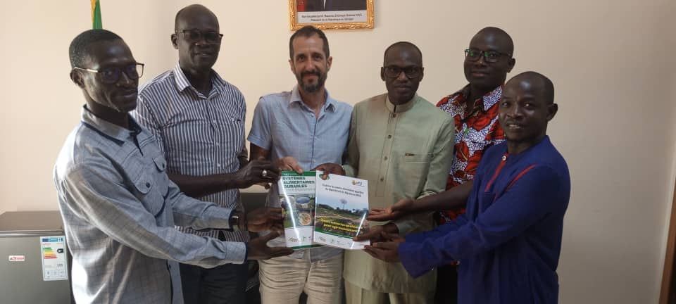 Remise officielle des rapports de recherche aux autorités